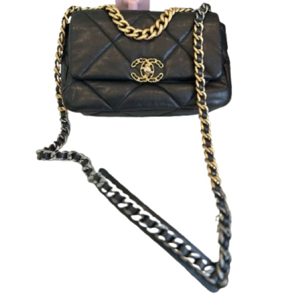 Authentic Chanel 19 Medium Flap Bag Quilted Lambskin Black Gold Chain - Picture 5 of 16